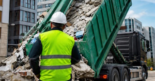 Вывоз строительного мусора в Нижневартовске: услуги лицензированной компании — ПроМусор